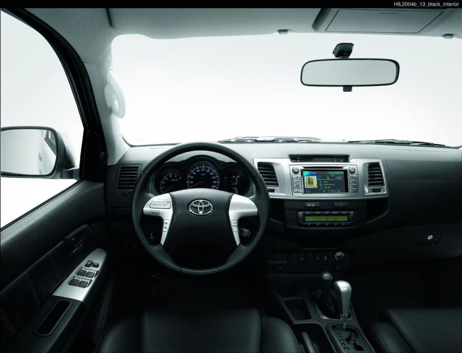  Toyota HiLux Invincible 2013 года  (фото 5 из 15)